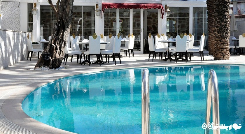 رستوران کنار استخر هتل